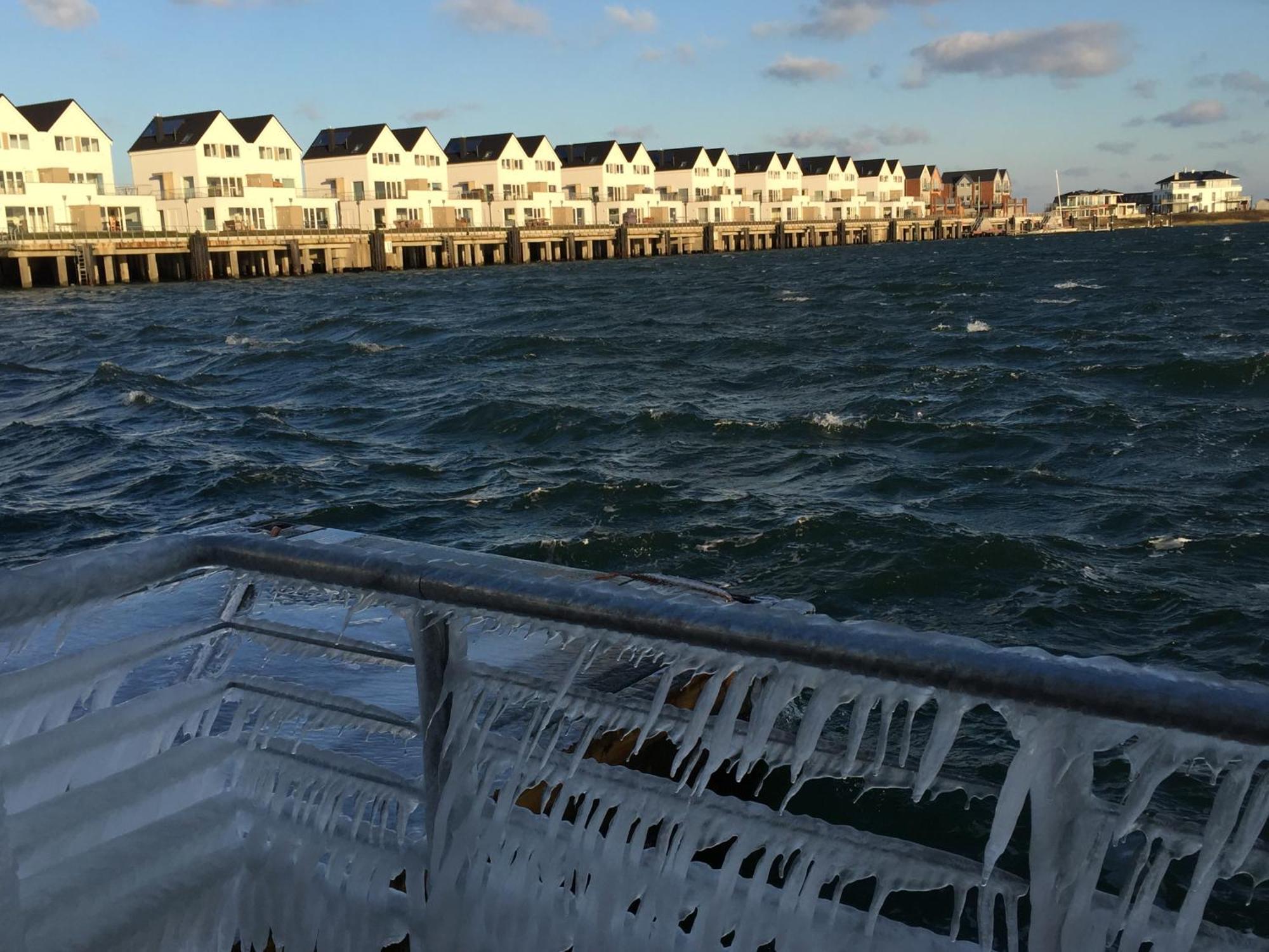 Schwimmendes Ferienhaus Antares One By Seeblick Ferien Oro, Rundum Wasser, Sauna 奥尔本尼兹 外观 照片