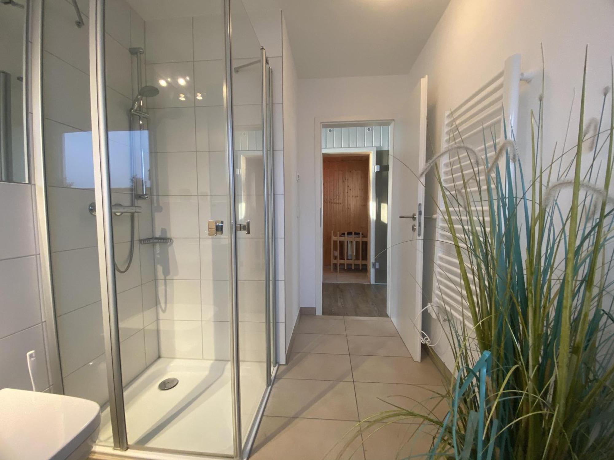 Schwimmendes Ferienhaus Antares One By Seeblick Ferien Oro, Rundum Wasser, Sauna 奥尔本尼兹 外观 照片