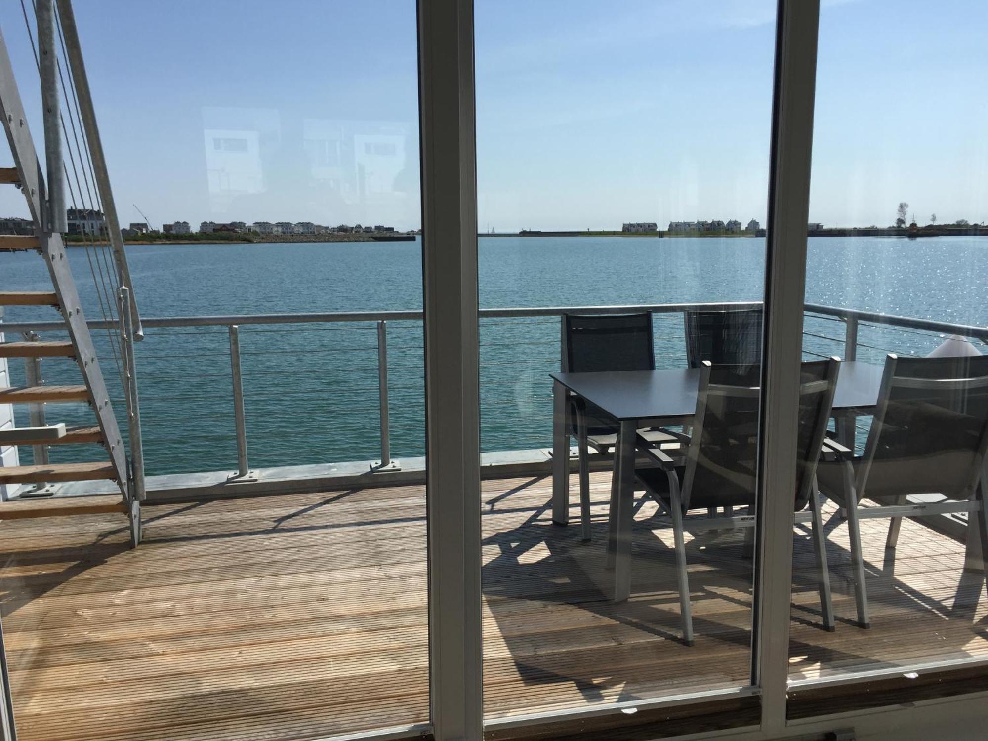 Schwimmendes Ferienhaus Antares One By Seeblick Ferien Oro, Rundum Wasser, Sauna 奥尔本尼兹 外观 照片