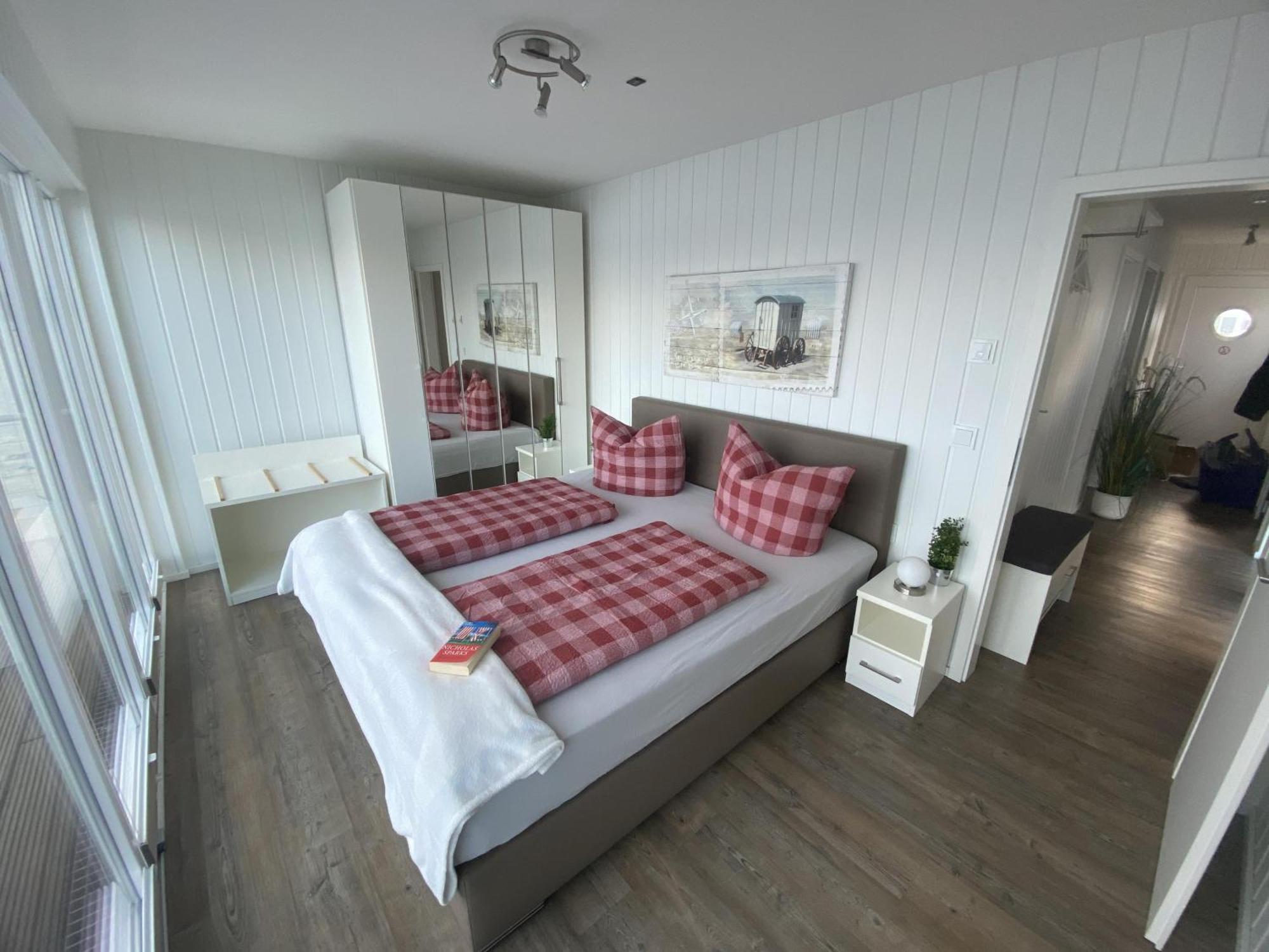 Schwimmendes Ferienhaus Antares One By Seeblick Ferien Oro, Rundum Wasser, Sauna 奥尔本尼兹 外观 照片