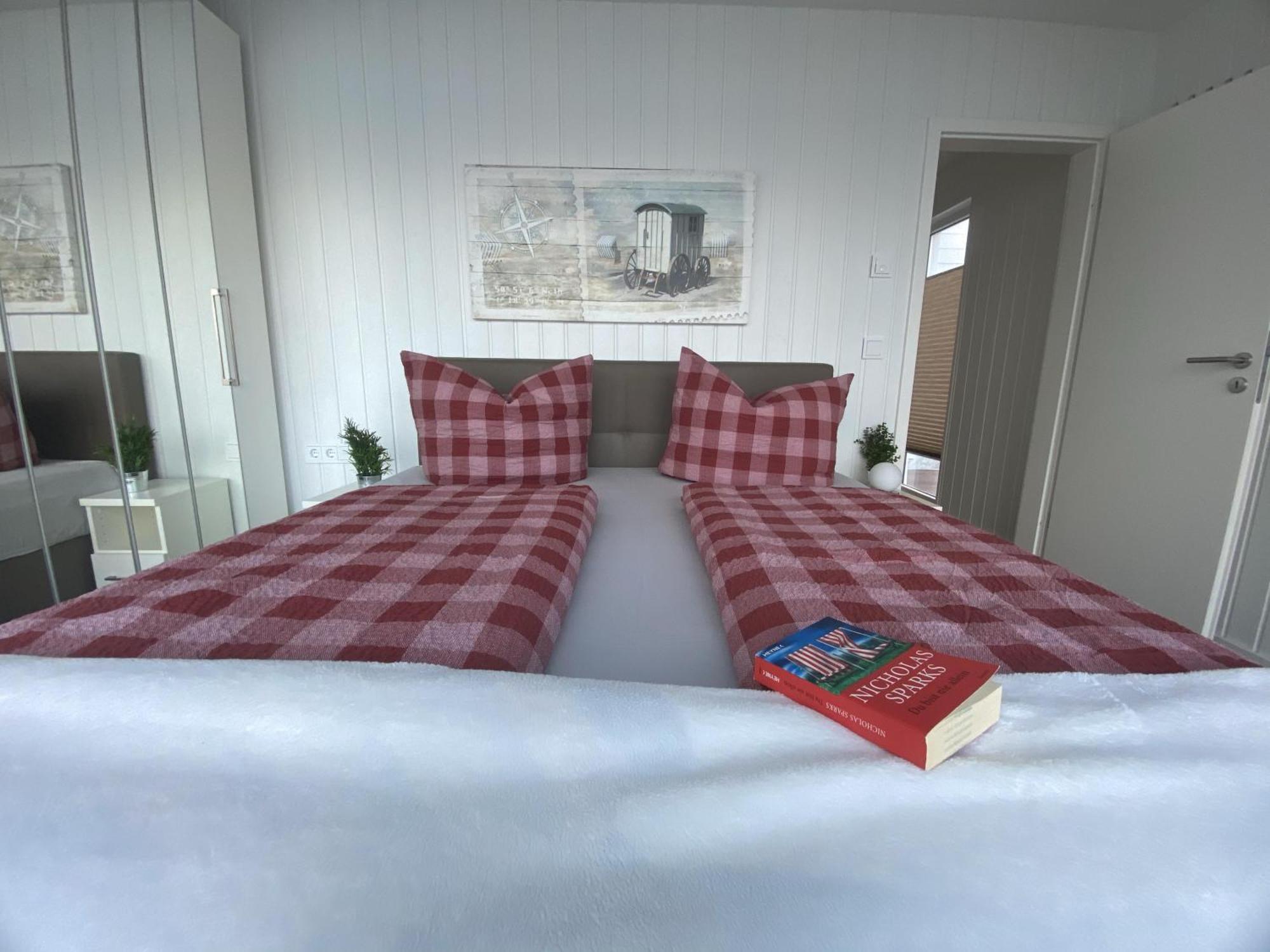 Schwimmendes Ferienhaus Antares One By Seeblick Ferien Oro, Rundum Wasser, Sauna 奥尔本尼兹 外观 照片