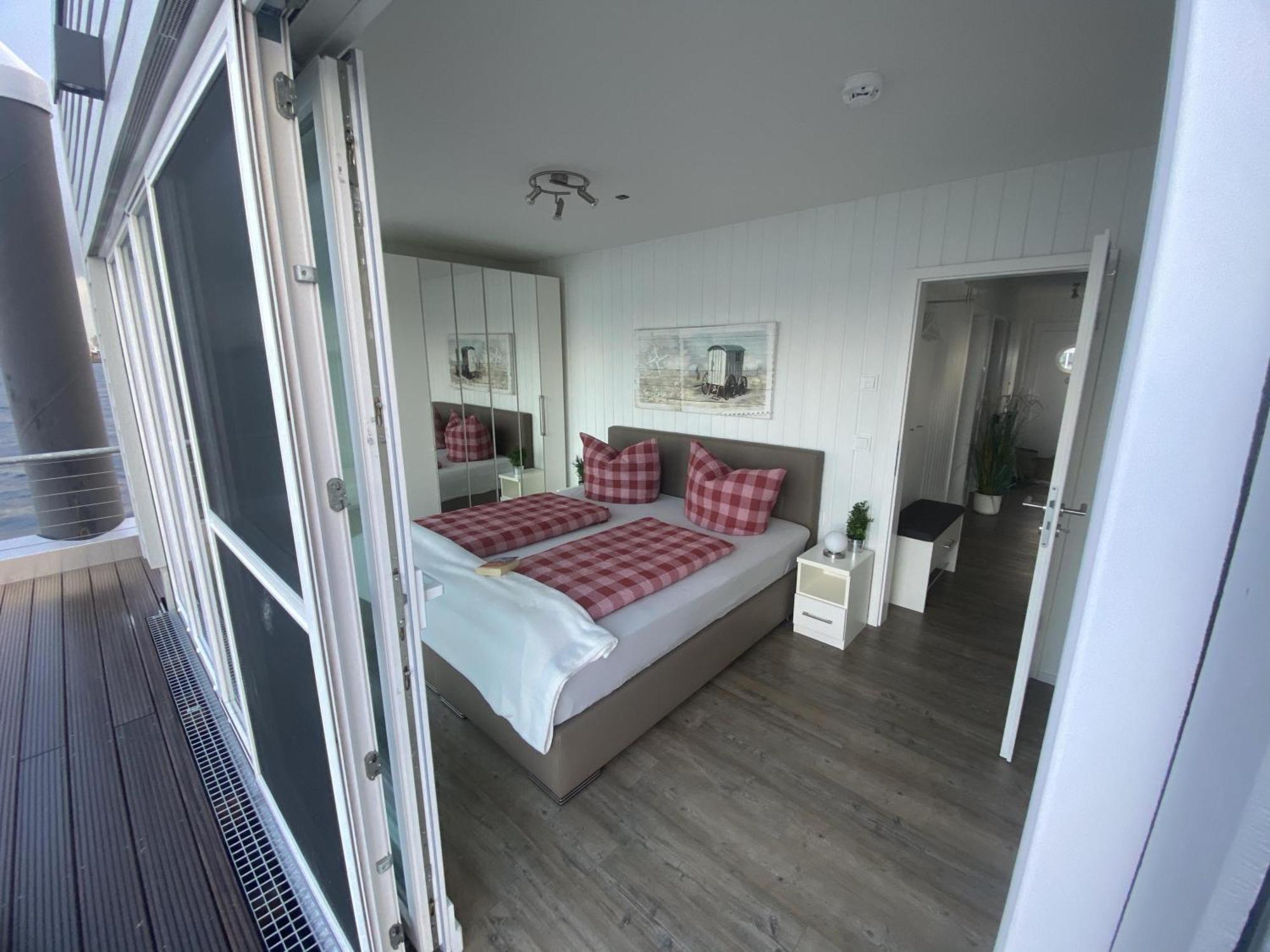 Schwimmendes Ferienhaus Antares One By Seeblick Ferien Oro, Rundum Wasser, Sauna 奥尔本尼兹 外观 照片